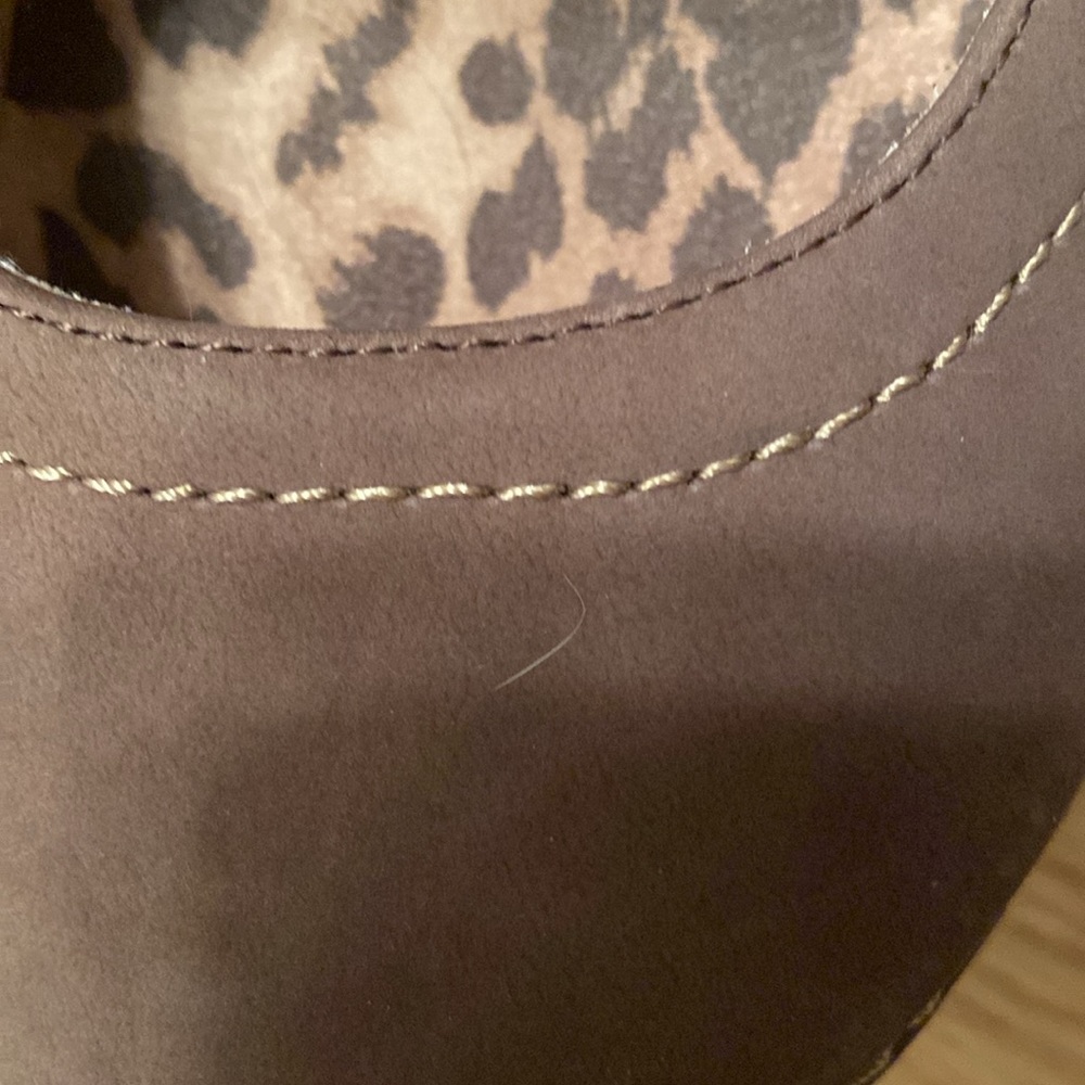 Preowned women’s suede leather Vionic shoes 10 Excellent - Picture 3 of 11